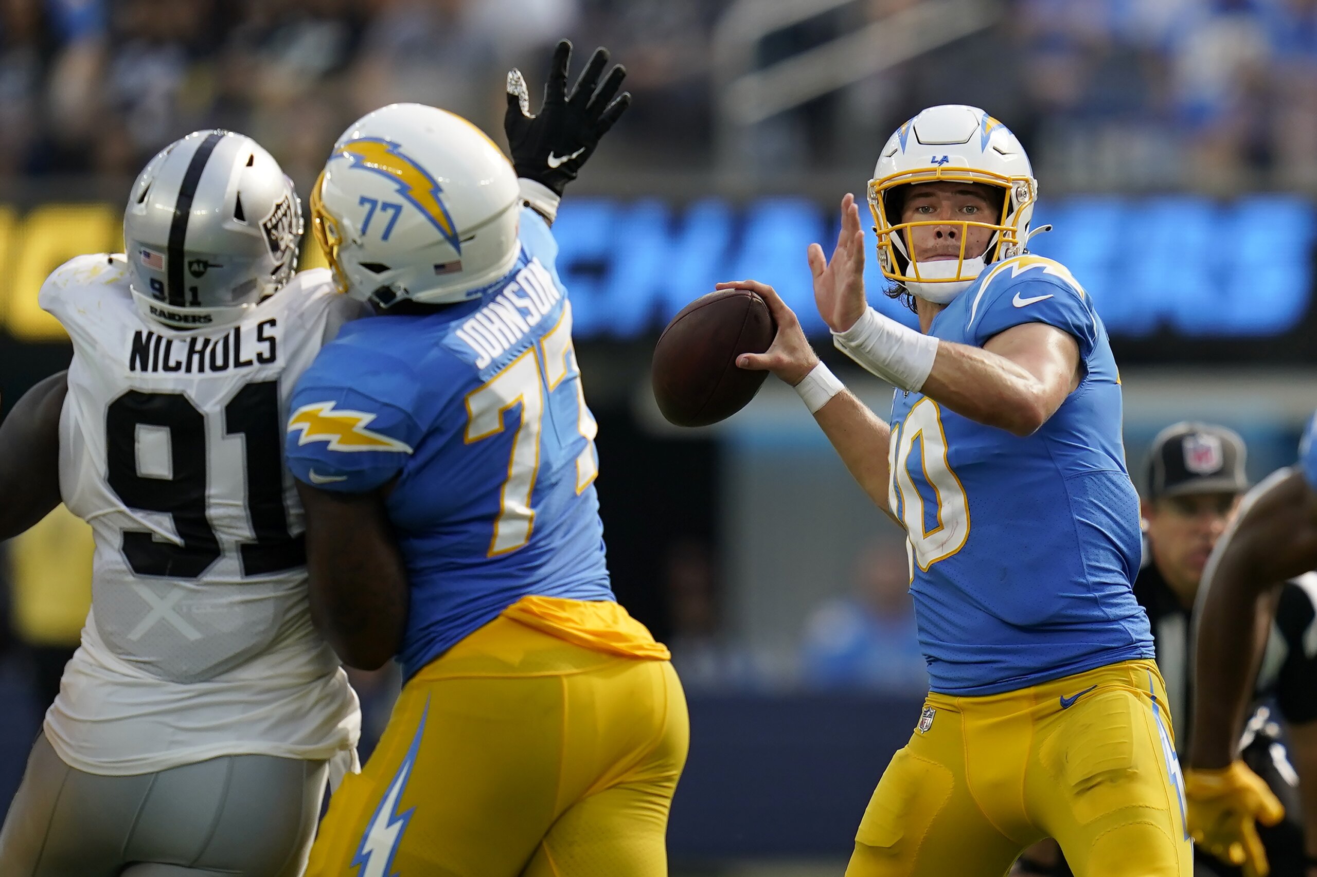 NFL on X: Who's winning this showdown in the AFC West? @Chiefs  @chargers  