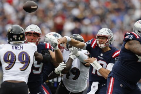 Patriots face Packers with Hoyer at QB for injured Jones