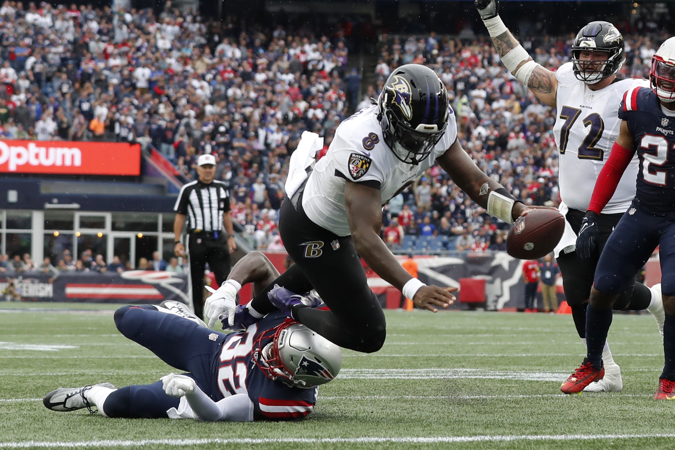 Maryland Gov. Wes Moore catches TD pass from Lamar Jackson during