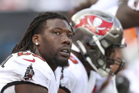 Ravens agree to terms with pass rusher Jason Pierre-Paul