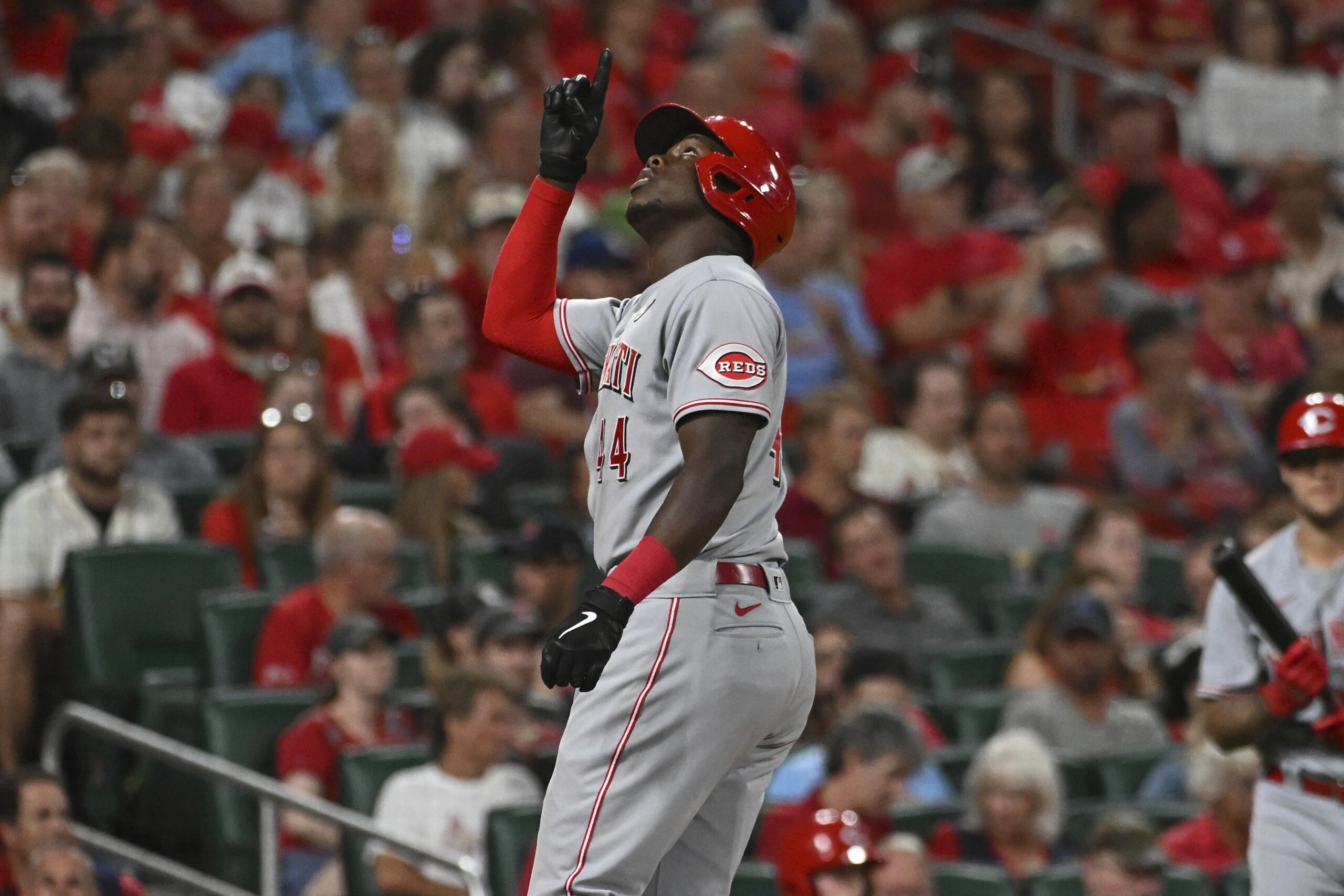 Cards hand Reds 6th straight loss