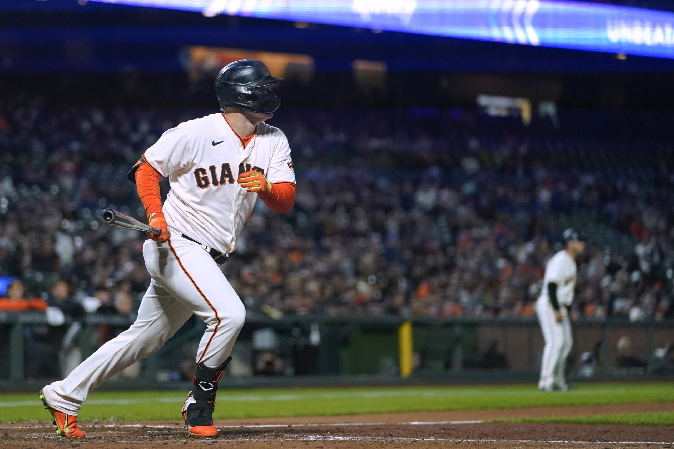 Giants Shut Brandon Crawford Down Due To Knee Discomfort - MLB