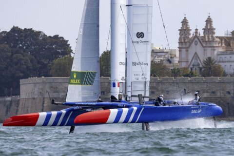 Delapierre steers France to 1st SailGP win in Cádiz regatta