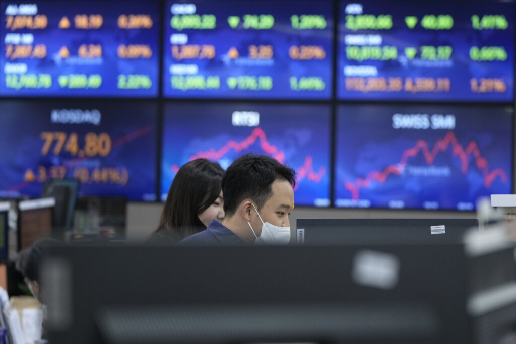 Asian markets mixed after China promises economic support