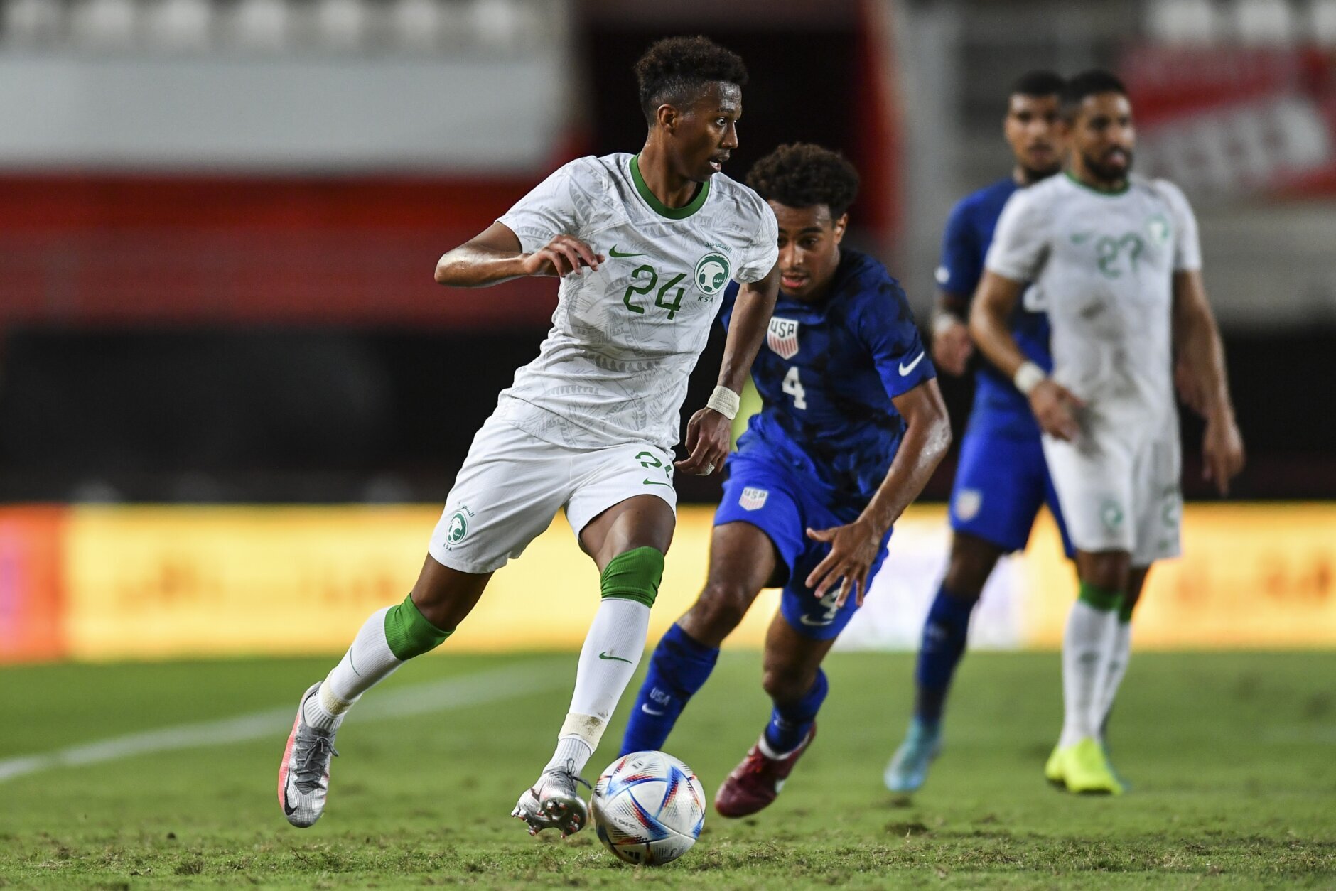 Coach Renard announces Saudi national team squad for 2022 World Cup camp in  Spain