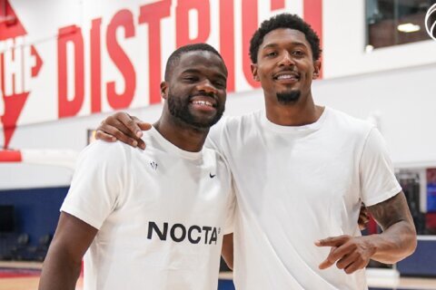 Frances Tiafoe visits Wizards’ practice to shoot hoops with his buddy Bradley Beal