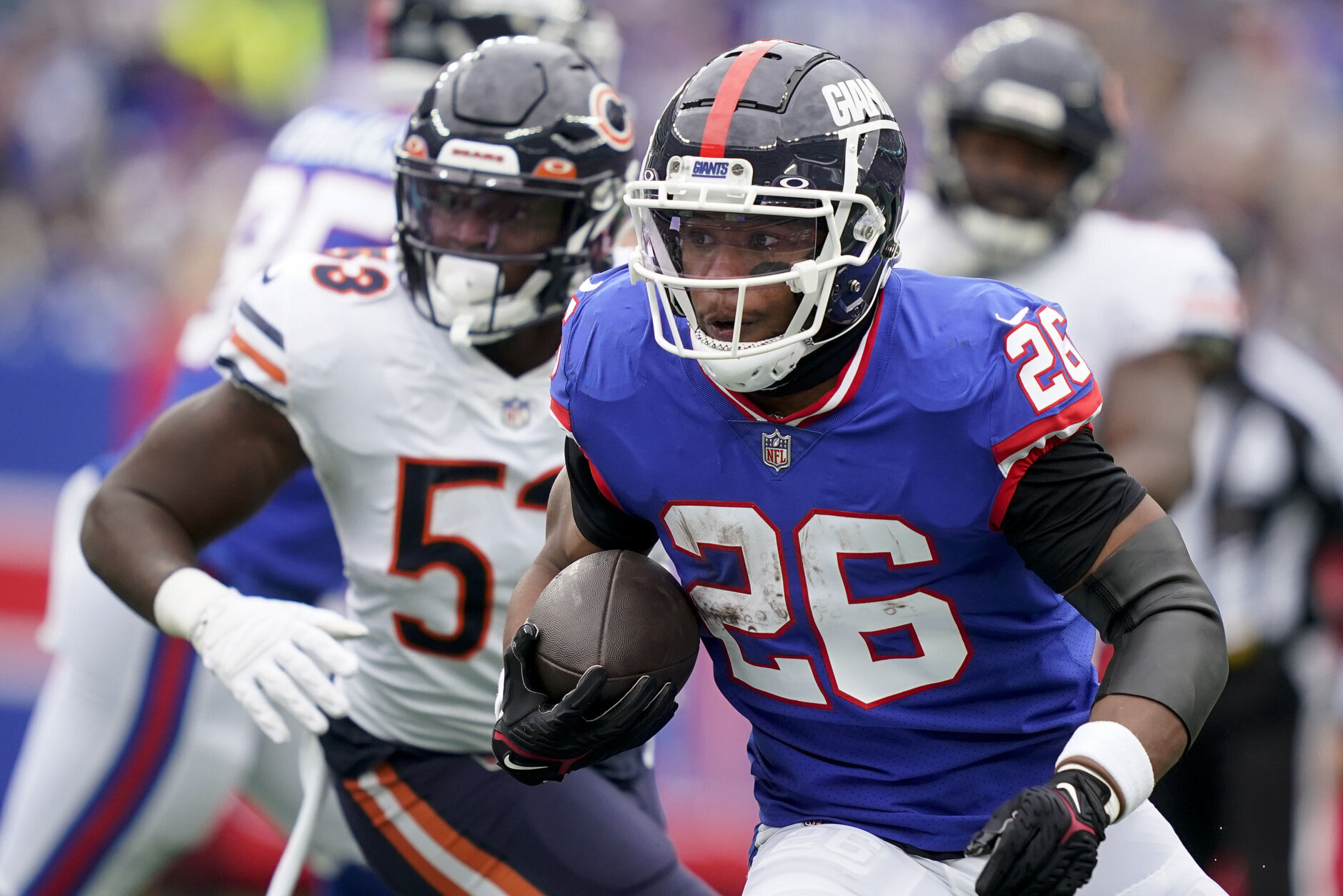 <p><b><i>Bears 12</i></b><br />
<b><i>Giants 20</i></b></p>
<p>Chicago&#8217;s <a href="https://profootballtalk.nbcsports.com/2022/09/26/justin-fields-at-the-helm-of-a-historically-inept-bears-passing-offense/" target="_blank" rel="noopener">historically inept passing attack</a> was so bad that it didn&#8217;t even matter that New York literally ran out of QBs. The Bears are as underwhelming as Saquon Barkley is impressive for the Giants through four games. This dude should be getting MVP consideration.</p>
