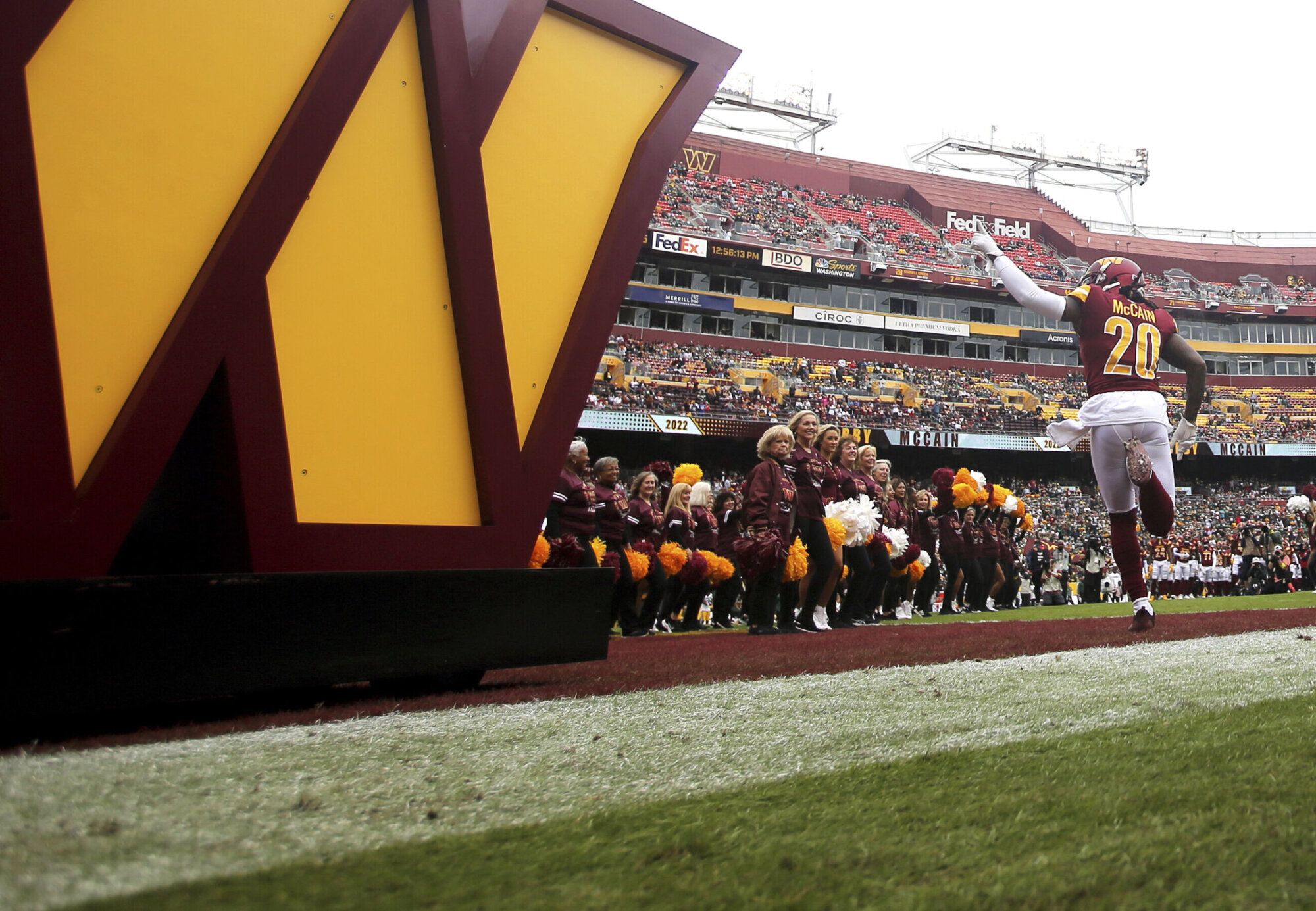 Washington Football Team opens FedEx Field to limited number of fans - WTOP  News