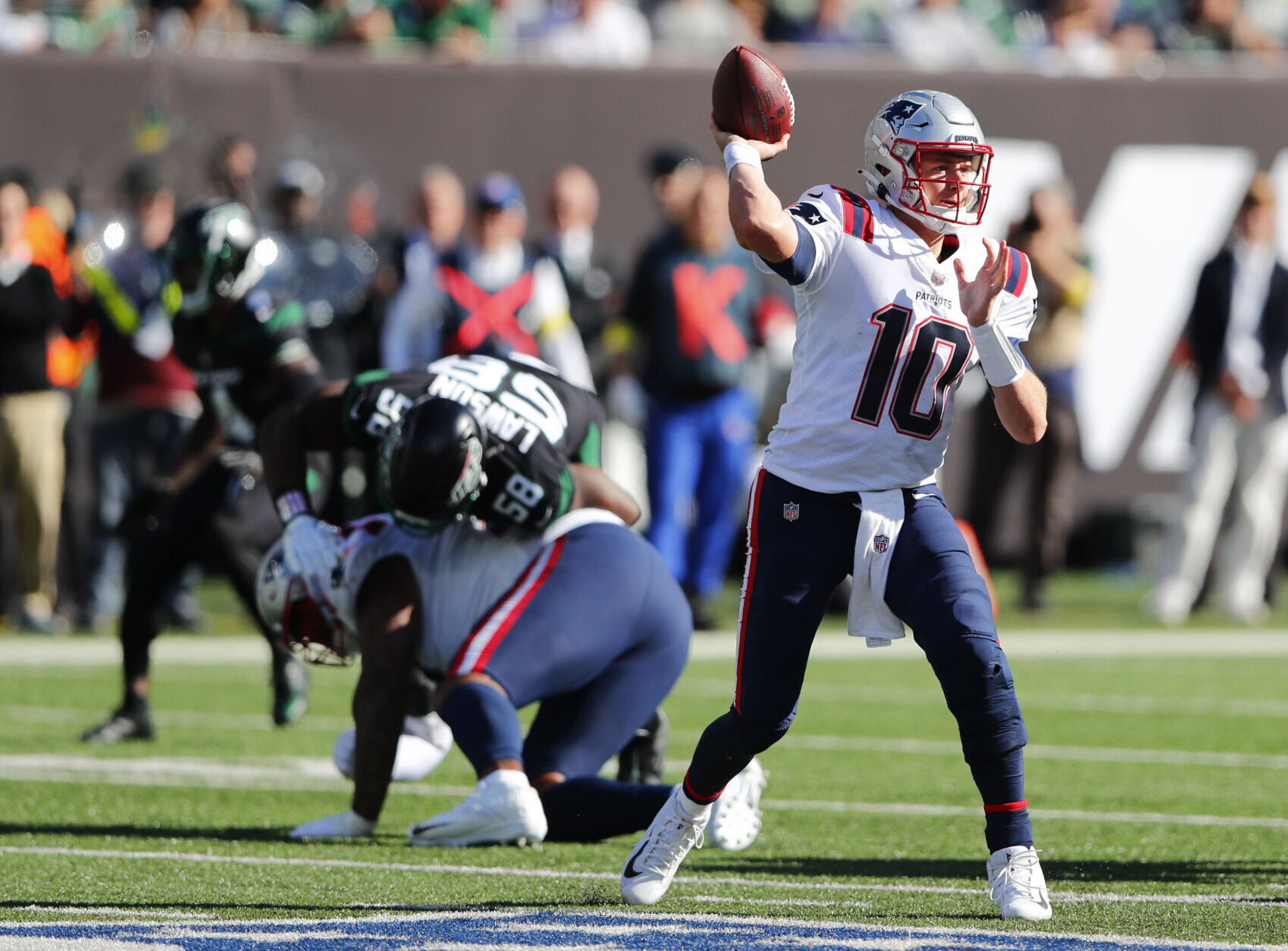 <p><b><i>Patriots 22</i></b><br />
<b><i>Jets 17</i></b></p>
<p>It&#8217;s a week later than expected, but <a href="https://twitter.com/ESPNStatsInfo/status/1586812654001201153?s=20&amp;t=1hV9LH-TkICsHjm2aPxK5g" target="_blank" rel="noopener">Bill Belichick got milestone career win No. 325</a> thanks to New England&#8217;s 13th straight victory over the New York Jets. As surprisingly good as Gang Green has been (this was the first time in 21 years they entered this matchup as the better team!), their 1-3 home record leads me to believe that <a href="https://www.youtube.com/watch?v=kw5UWqpcsDs" target="_blank" rel="noopener">they are who we thought they were</a>.</p>
