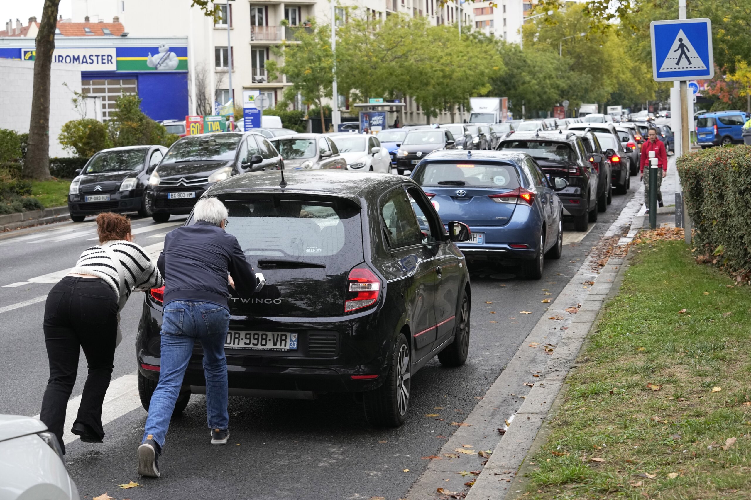 In France, fuel crisis frays nerves and workers’ resilience WTOP News
