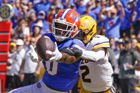 Hill’s INTs help Florida hold off Missouri 24-17 in Swamp
