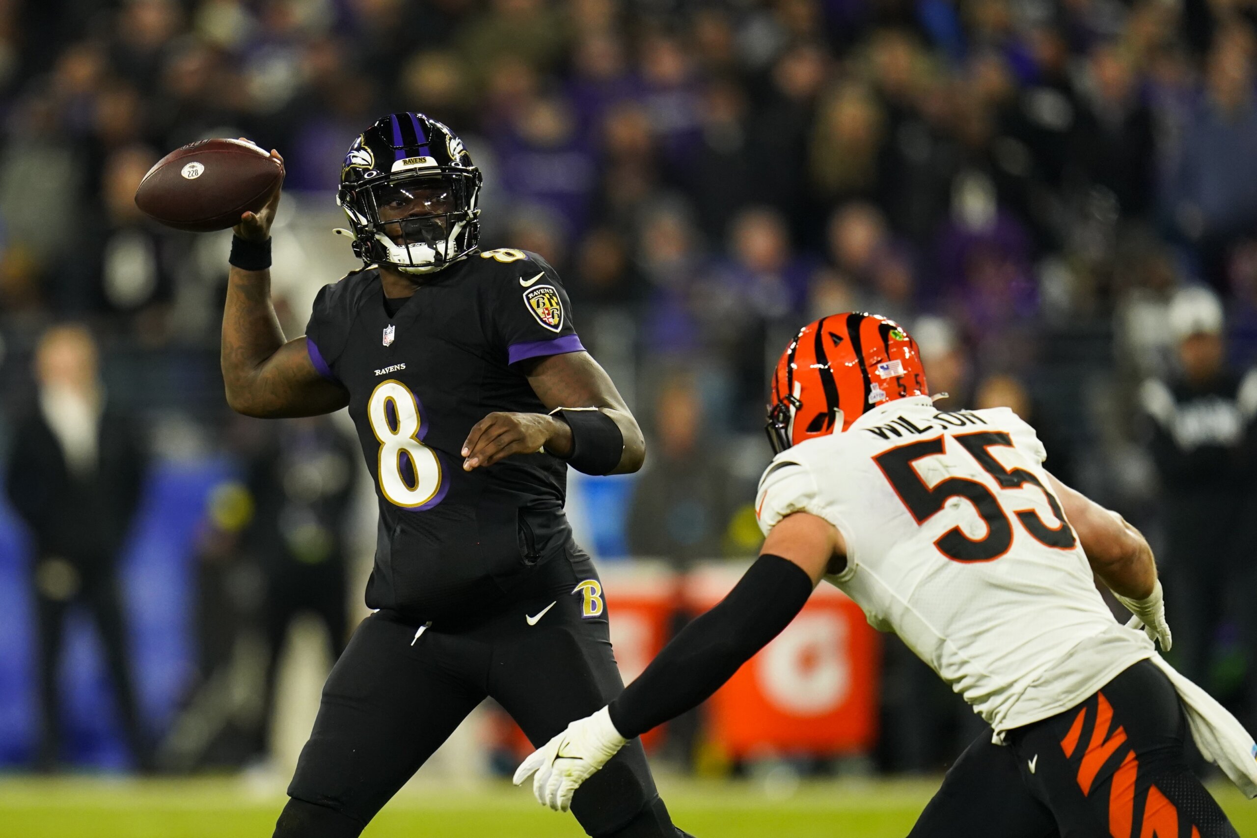 Ravens release WRs Andy Isabella and Mike Thomas, claim WR Makai