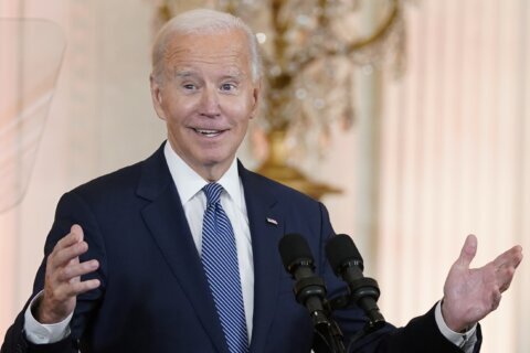 Biden gets updated COVID-19 booster shot, promotes vaccine
