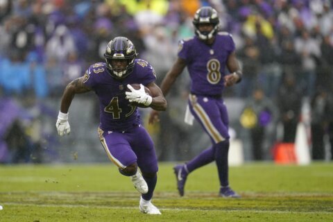 Ravens re-sign RB Justice Hill, S Geno Stone