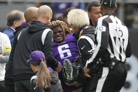 Vikings safety Cine carted off field with leg injury