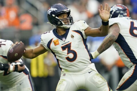 Broncos’ offense hurt by awful 3rd quarter in loss to Vegas