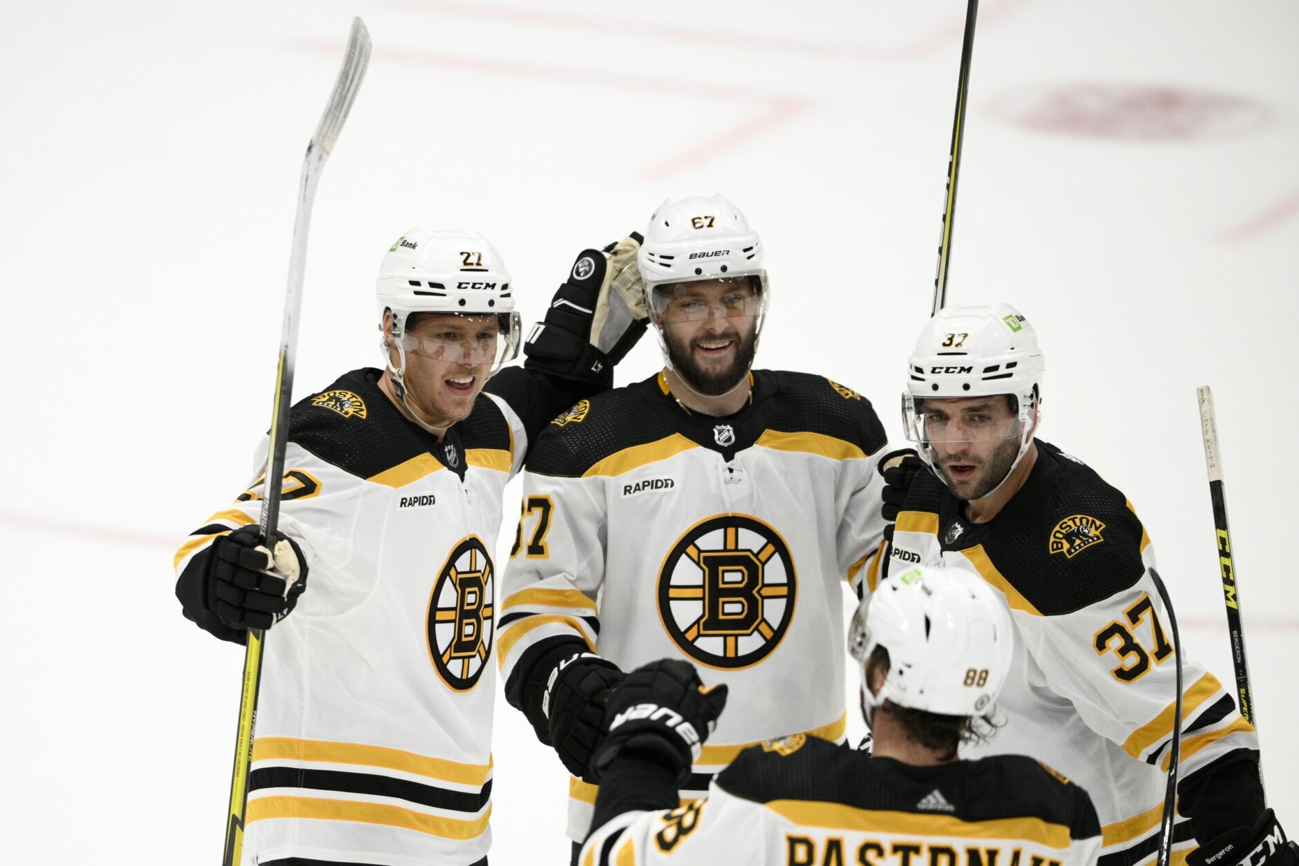 Pastrnak pays homage to Red Sox, Ortiz with Winter Classic equipment