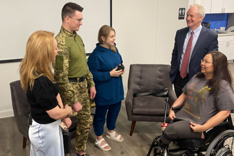 Ukrainian soldier gets prosthetic leg in Montgomery Co.