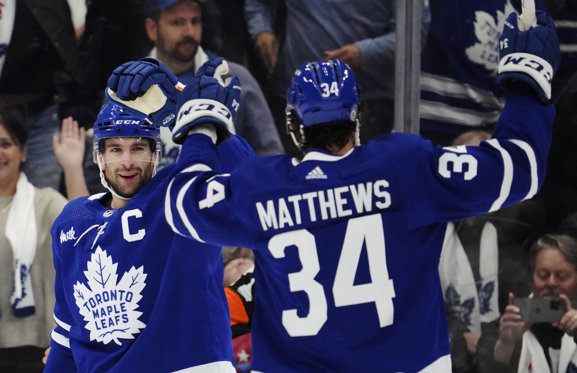 Auston Matthews returns, leads Leafs past Blackhawks - The Rink Live   Comprehensive coverage of youth, junior, high school and college hockey