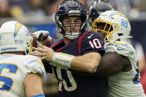 Texans go for 9th straight victory against favored Jaguars