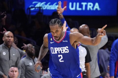 Leonard returns to make 1st start of season for Clippers