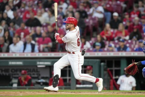Reds avoid 100th loss with 3-2 walk-off win over Cubs
