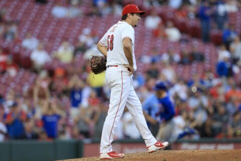 Reds lose 100 for 1st time since ’82, Bote 5 RBIs lead Cubs