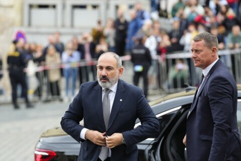 Armenia, Azerbaijan hold talks in efforts to ease tensions
