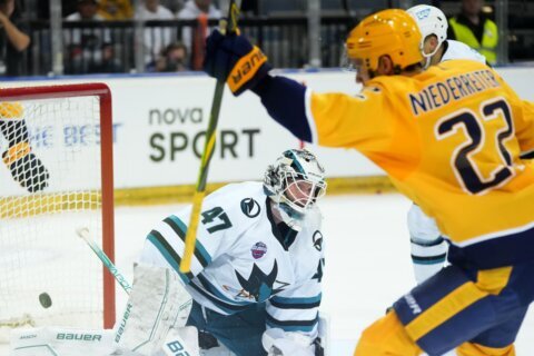 Niederreiter scores in debut, Predators top Sharks in Prague