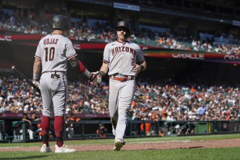 Giants lose to D-backs, eliminated from playoff contention