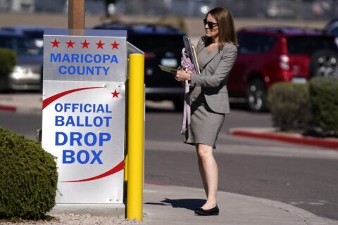 Feds concerned about armed people at Arizona ballot boxes