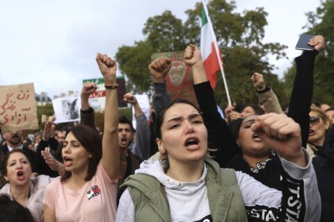 French march rallies support for Iranian demonstrators