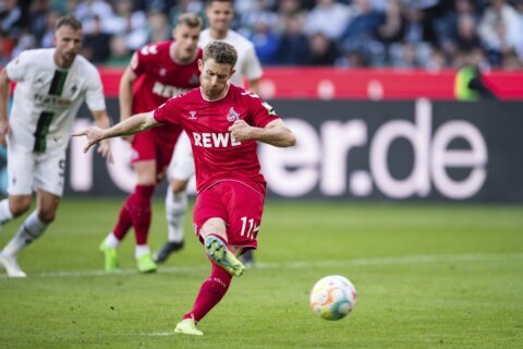 Union Berlin beats Stuttgart 1-0, stays top of Bundesliga