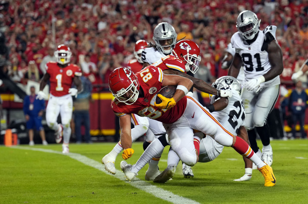 <p><em><strong>Raiders 29</strong></em><br />
<em><strong>Chiefs 30</strong></em></p>
<p><a href="https://twitter.com/ESPNStatsInfo/status/1579668601338232834?s=20&amp;t=Ga4uznnG0M8NLYIwmDTlIg" target="_blank" rel="noopener">The Patrick Mahomes-Travis Kelce connection was all-time great</a> but this roughing the passer penalty is the all-time worst &#8212; yes, worse than the Brady one (see below) the day before. The NFL needs to rectify this immediately.</p>
<blockquote class="twitter-tweet tw-align-center">
<p dir="ltr" lang="en">This league is a joke. Went from not knowing what a catch is to not knowing what a sack is <a href="https://t.co/z0NPSu55Z2">https://t.co/z0NPSu55Z2</a></p>
<p>— Rob Woodfork (@RobWoodfork) <a href="https://twitter.com/RobWoodfork/status/1579648308330762240?ref_src=twsrc%5Etfw">October 11, 2022</a></p></blockquote>
<p><script async src="https://platform.twitter.com/widgets.js" charset="utf-8"></script></p>
