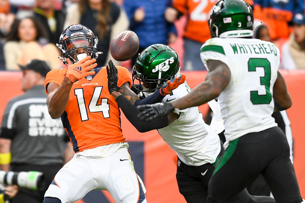 <p><em><strong>Jets 16</strong></em><br />
<em><strong>Broncos 9</strong></em></p>
<p>No matter who plays quarterback, <a href="https://profootballtalk.nbcsports.com/2022/10/18/broncos-settling-for-punts-and-field-goals-more-than-any-other-team/" target="_blank" rel="noopener">Denver&#8217;s offensive is historically putrid</a>. At this point, the only question about this Broncos offense is whether Russell Wilson will finish the season with the most ridiculous stat of 2022 still intact.</p>
<blockquote class="twitter-tweet tw-align-center">
<p dir="ltr" lang="en">Russell Wilson has seven more bathrooms in his house(12) than he has touchdown passes through 6 games(5)</p>
<p>— Shubham (@shubs_shah) <a href="https://twitter.com/shubs_shah/status/1582707352683220993?ref_src=twsrc%5Etfw">October 19, 2022</a></p></blockquote>
<p><script async src="https://platform.twitter.com/widgets.js" charset="utf-8"></script></p>
