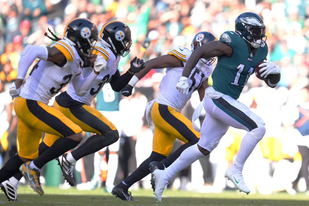 <p><em><strong>Steelers 13</strong></em><br />
<em><strong>Eagles 35</strong></em></p>
<p>Philadelphia is 7-0 for only the second time in franchise history, joining Andy Reid&#8217;s 2004 squad that lost the Super Bowl. Wouldn&#8217;t it be something if Eagles history repeats itself — only with Reid beating his former team in the end?</p>
