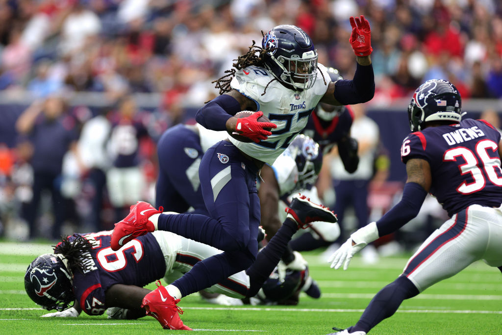 <p><b><i>Titans 17</i></b><br />
<b><i>Texans 10</i></b></p>
<p>Derrick Henry continued <a href="https://profootballtalk.nbcsports.com/2022/10/30/derrick-henry-and-the-titans-run-over-the-texans/" target="_blank" rel="noopener">his unprecedented run of dominance at Houston&#8217;s expense</a>, matching the record with his sixth 200-yard rushing game to help Tennessee overcome a shaky debut by rookie Malik Willis. The Titans will win the AFC South by default.</p>
