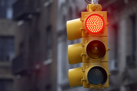 Montgomery Co. Council votes to ban right turns on red at some intersections