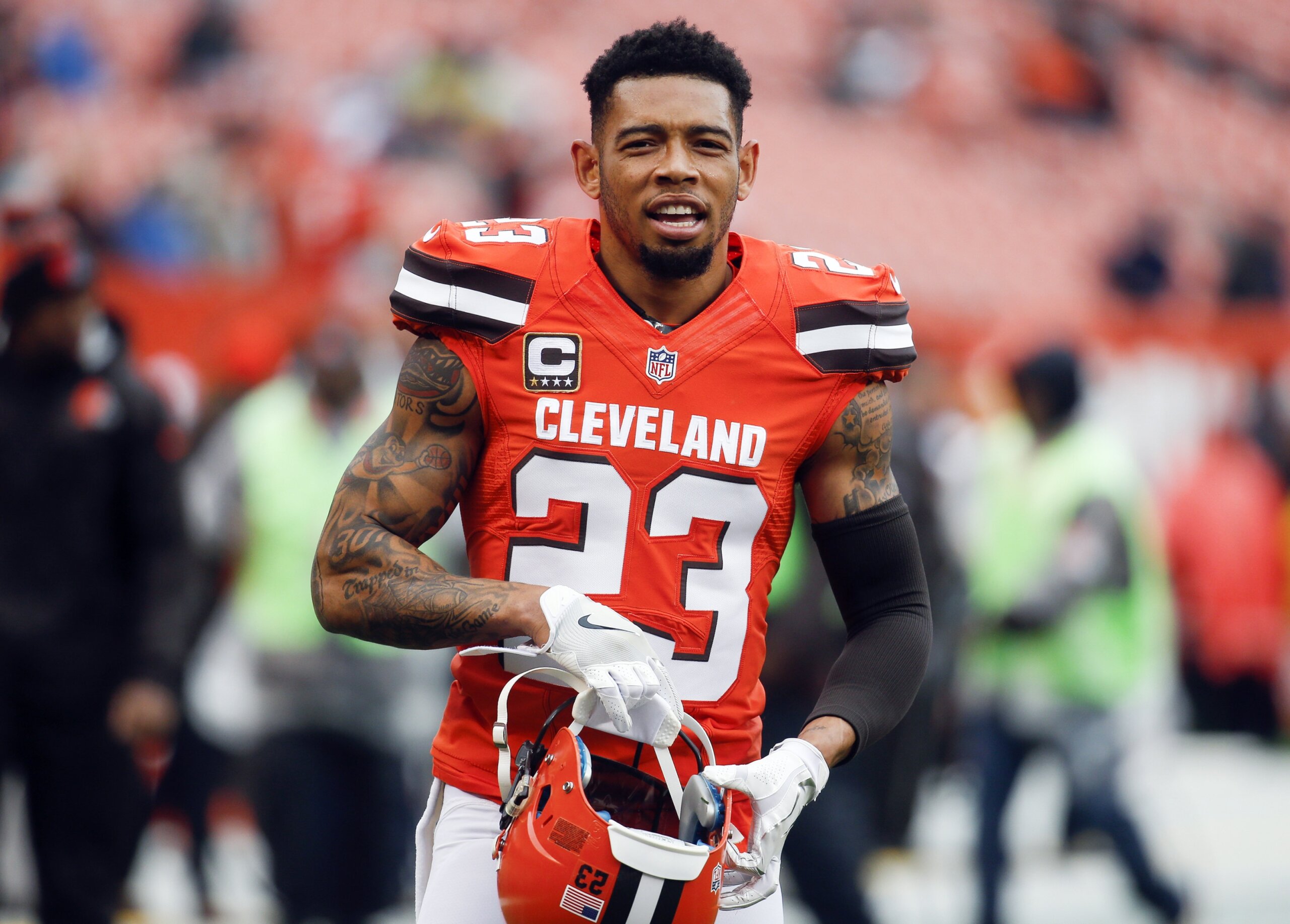 AP Source: Cleveland Browns sign free agent Shelby Harris to one-year deal