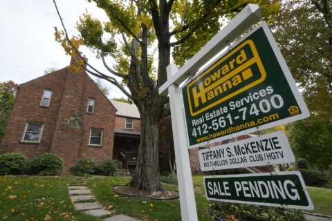 US home sales fell in September for eighth straight month