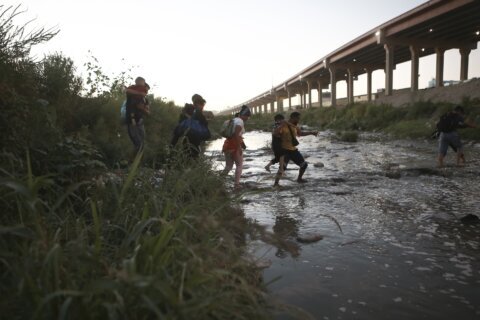 Illegal border crossings to US from Mexico hit annual high