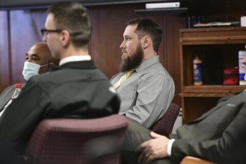 3 accused of assisting governor kidnapping plot stand trial