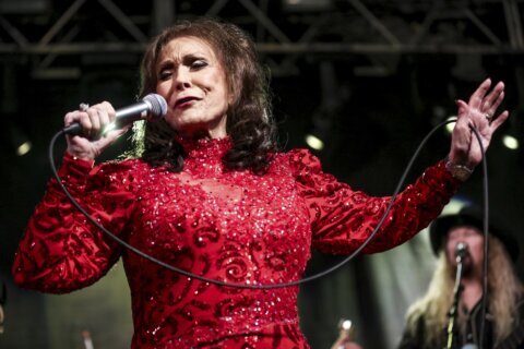 CMA Awards to open with a tribute to the late Loretta Lynn