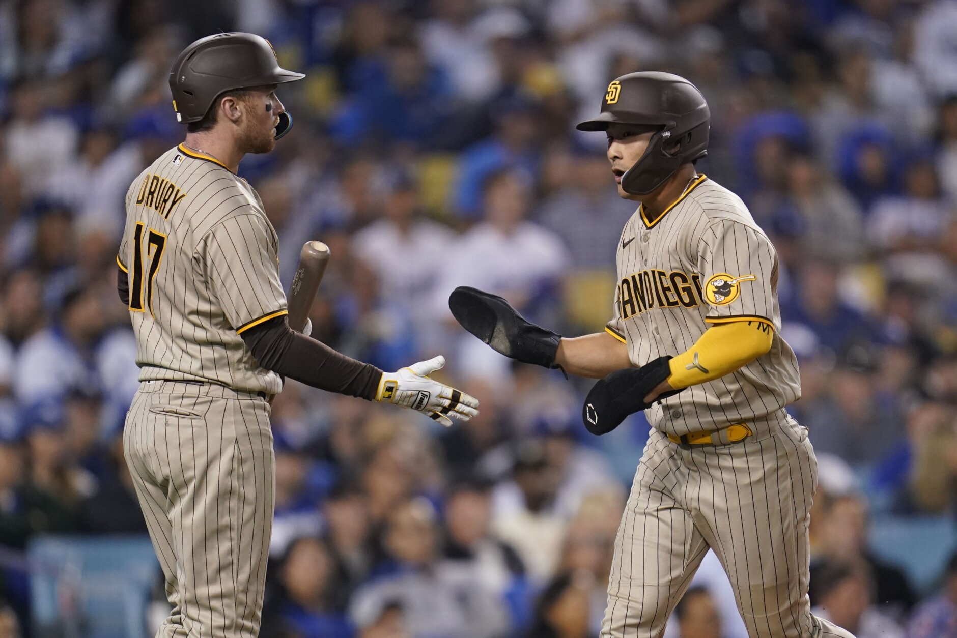 Manny Machado homers, Padres even NLDS with win over Dodgers