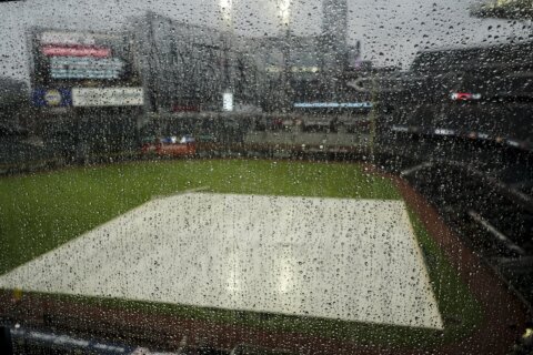 Start of Phillies-Braves Game 2  delayed by rain