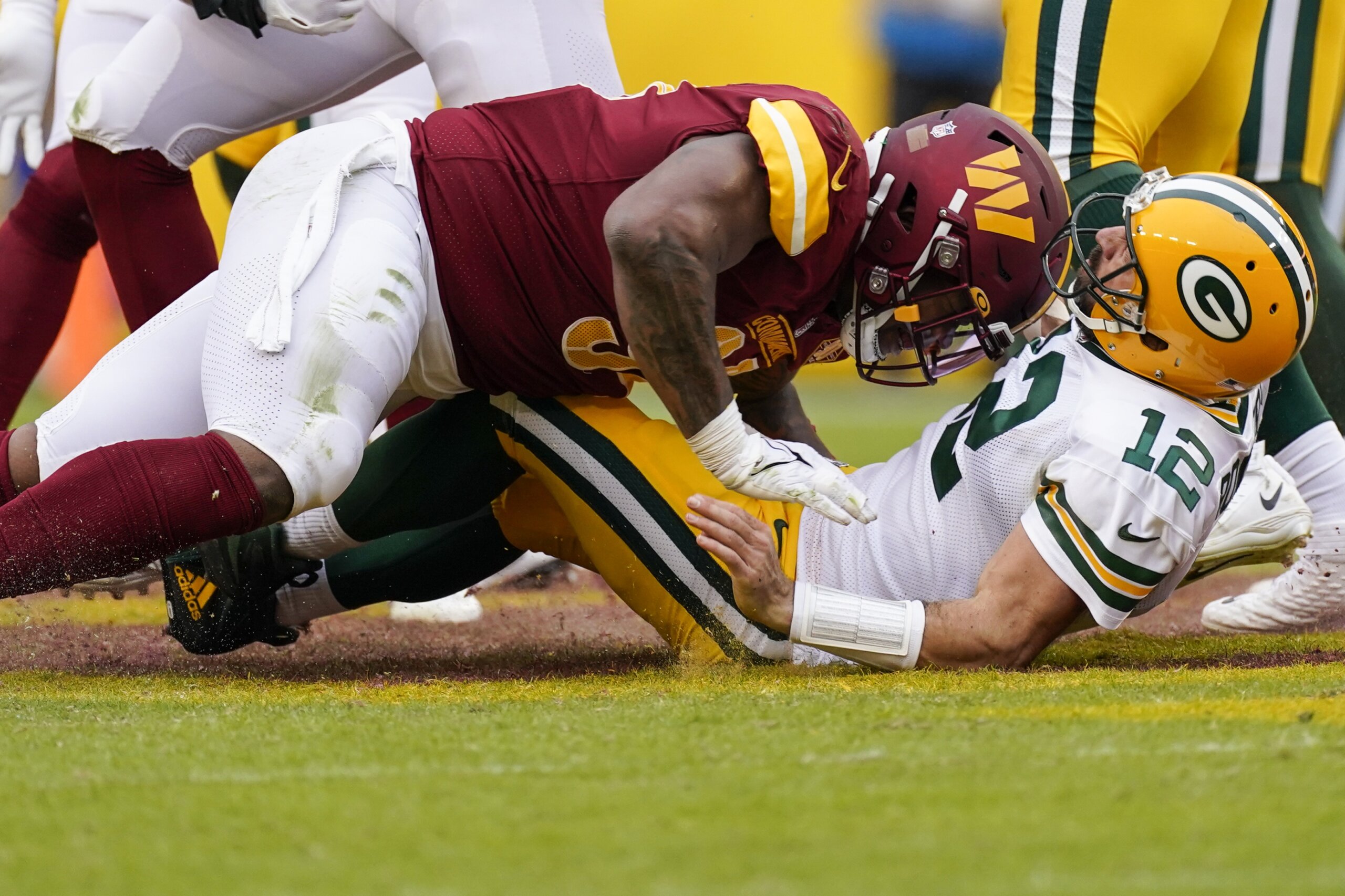 Rodgers, Packers try to stop skid, extend streak over Bears - The