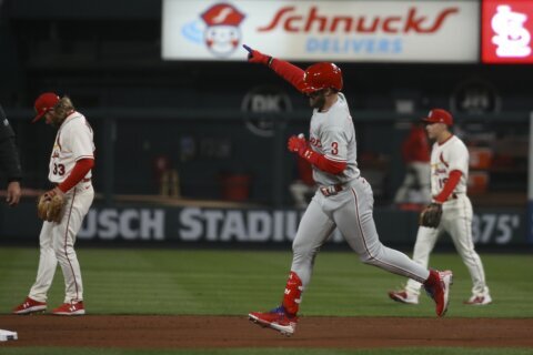 Phillies hold off Cardinals 2-0 to sweep NL wild-card series