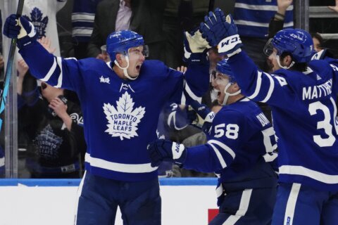 Justin Holl, Ilya Samsonov help Maple Leafs top Senators 3-2