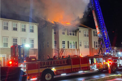 At least 5 families displaced after townhouse fire in Silver Spring