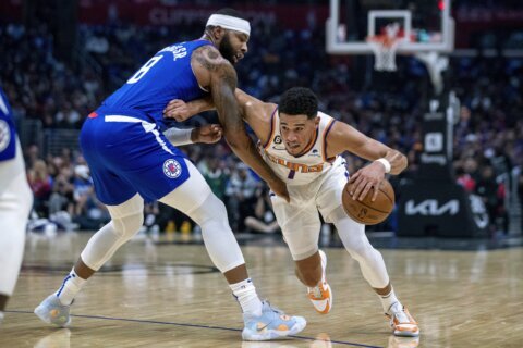 Suns beat Clips 112-95, Paul 3rd NBA player with 11K assists